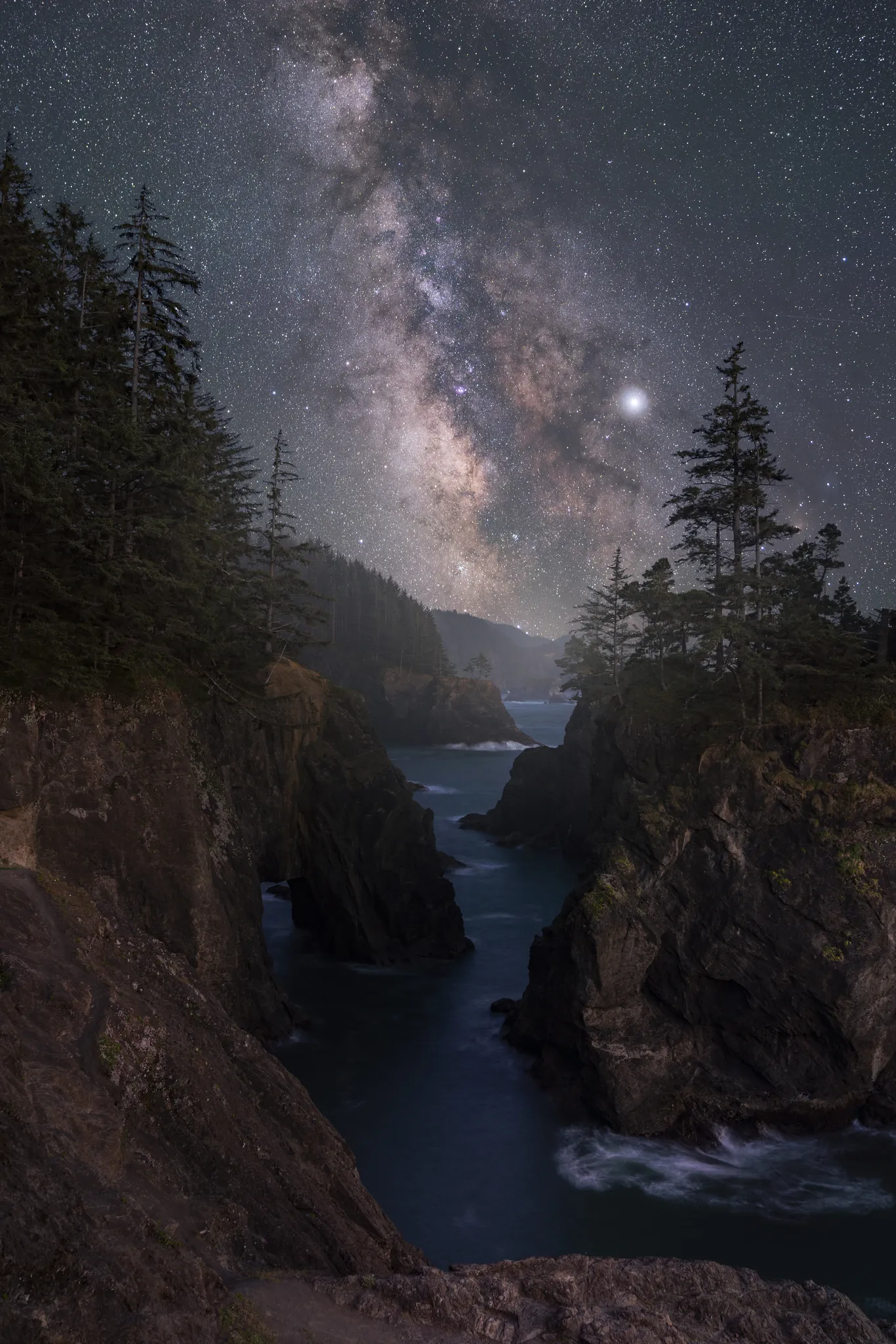 Natural Bridges, Milky Way, Samuel H. Boardman Corridor, Oregon, photograph by Yaniv Bekerman